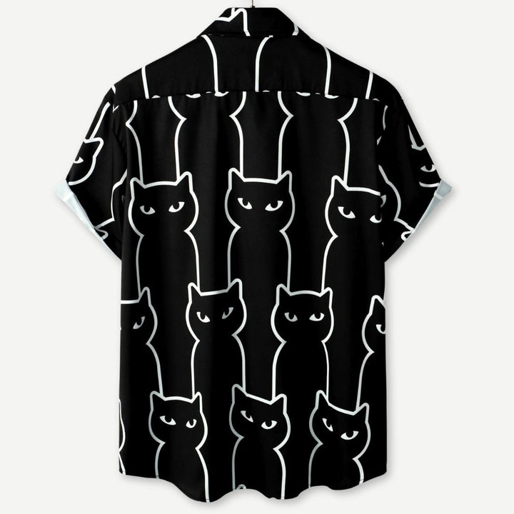 Dame afslappet sort t-shirt med katteprint, let og åndbart stof, farverigt katteprint foran, stilfuldt look.