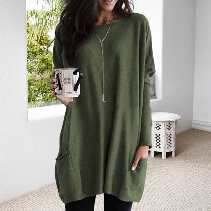 Dame afslappet langærmet pullover, blødt stof, forlommer, stilfuldt look, fotograferet forfra, velegnet til hverdag og fritid.