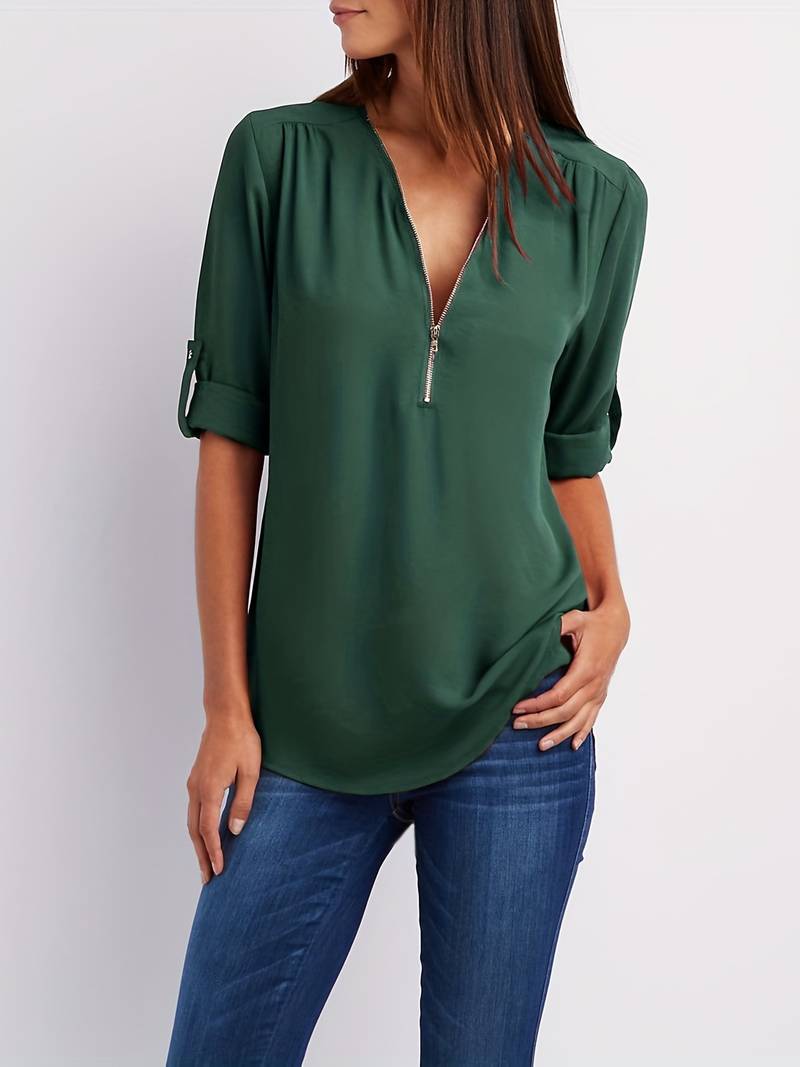 Dame afslappet bluse, rullekrave, halv lynlås, bagfra, blå, komfortabelt og åndbart design.