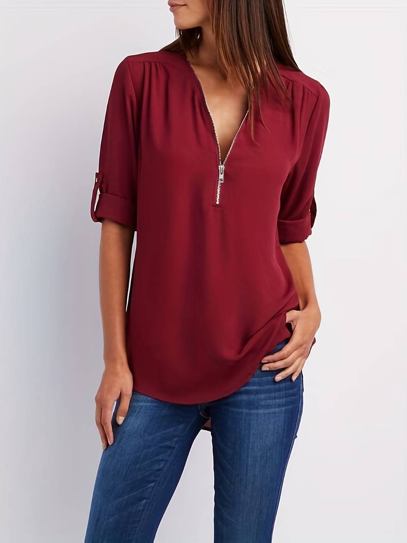 Dame afslappet bluse, rullekrave, halv lynlås, forfra, blå, komfortabelt og åndbart design.