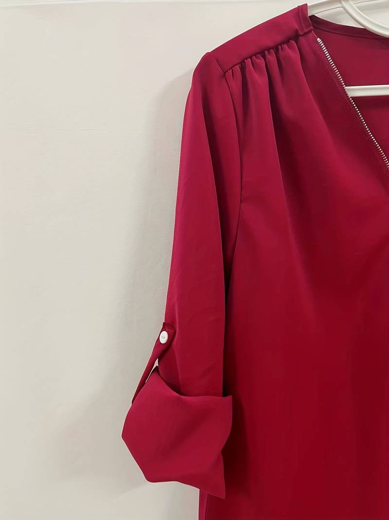 Dame afslappet bluse, rullekrave, halv lynlås, forfra, lysegrøn, komfortabelt og åndbart design.