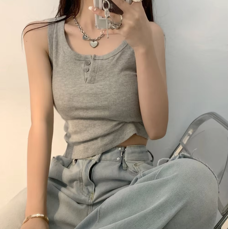 Dame Ribbed Knap Tanktop i Grå, Sort og Hvid med knapper foran og ribbed tekstur
