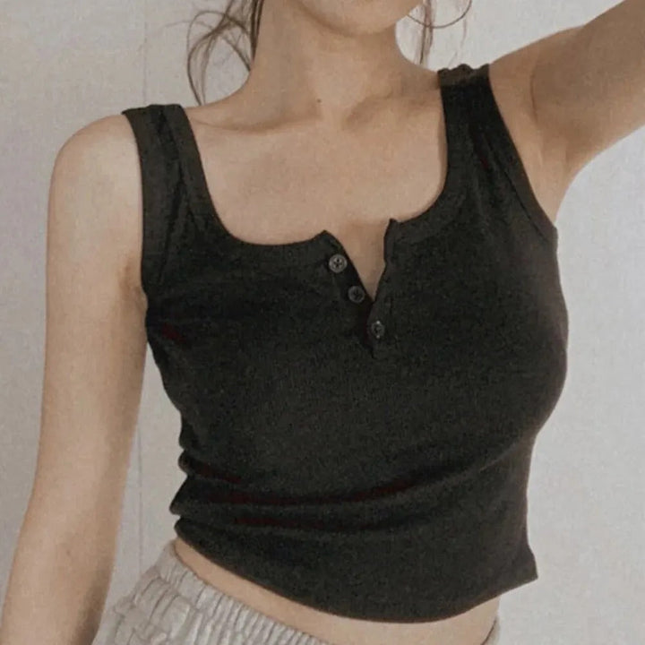 Dame Ribbed Knap Tanktop i Grå, Sort og Hvid med knapper foran og ribbed tekstur
