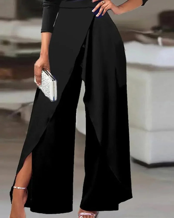 Dame jumpsuit med rynker, vide ben og cold shoulder i blå, elegant og moderne til forår/sommer.