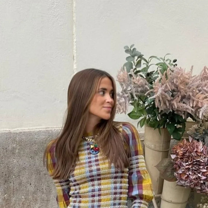 Dame T-shirt med ternet pufærme, slim fit, beige og sort mønster, moderne og elegant look