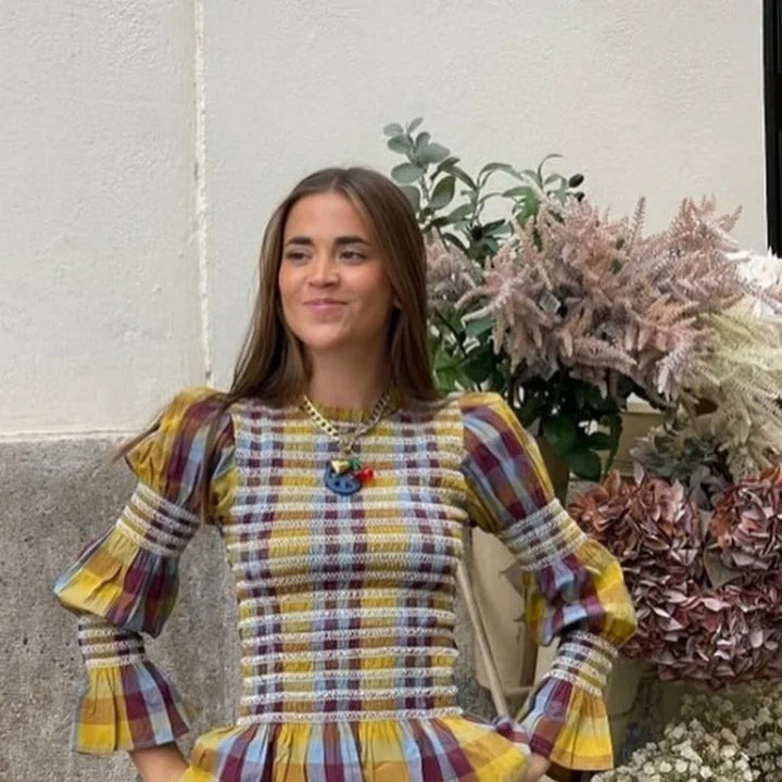 Dame T-shirt med ternet pufærme, slim fit, beige og sort mønster, moderne og elegant look
