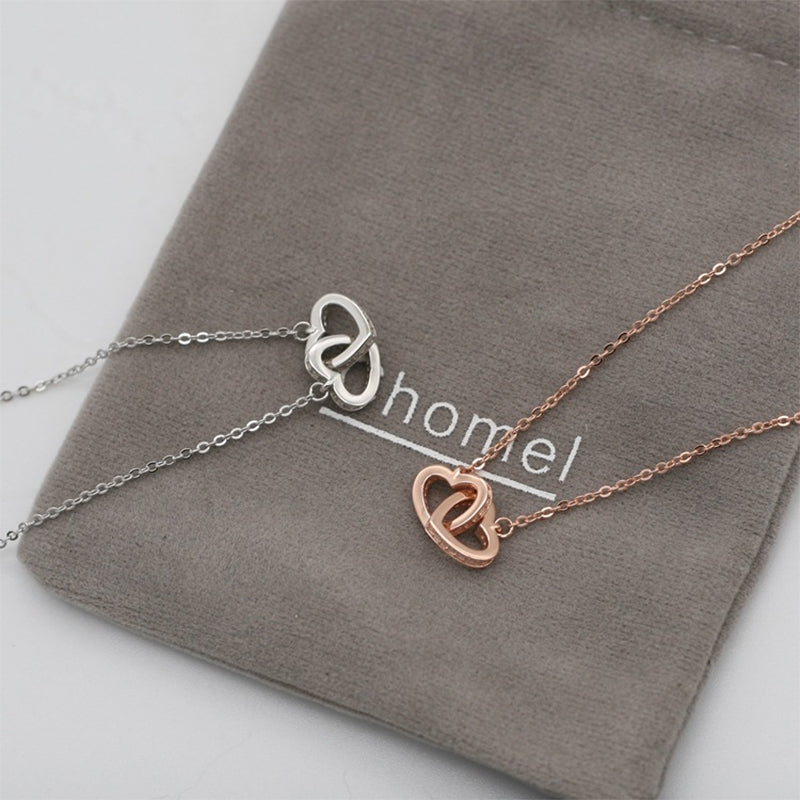 Dame halskæde med forviklede hjerter i rosaguld, prydet med cubic zirconia sten.
