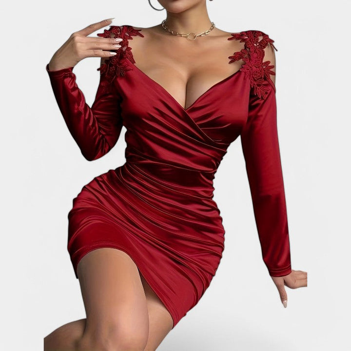 Dame bodycon kjole med lange ærmer i satin, elegant ensfarvet design, fremhæver femininitet og figur.