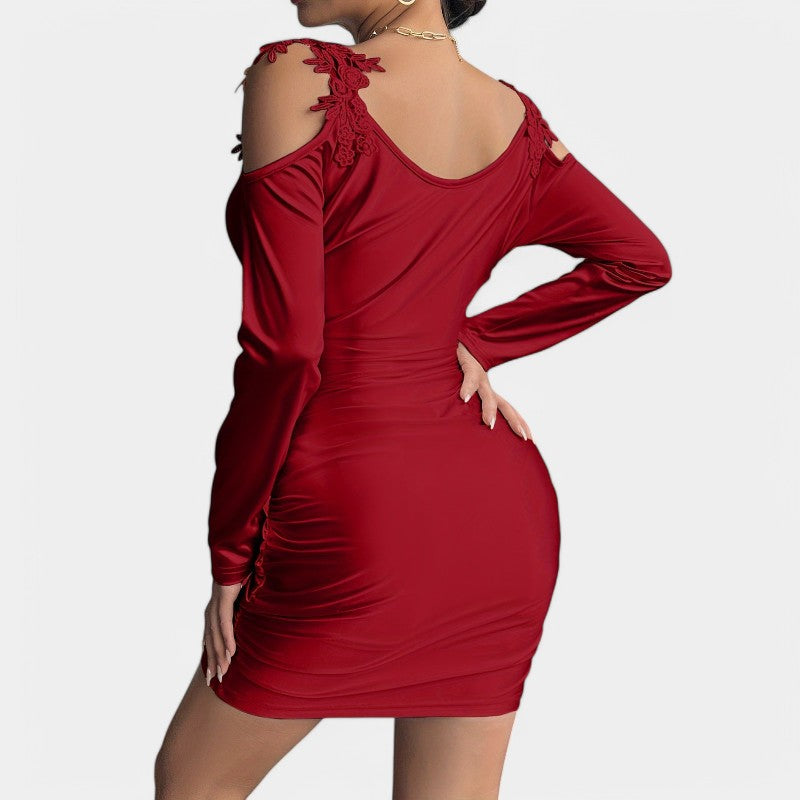 Dame bodycon kjole med lange ærmer i satin, elegant ensfarvet design, fremhæver femininitet og figur.