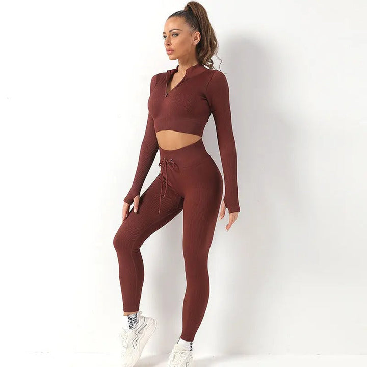 Dame sømløst yogasæt til træning; højtaljede leggings, langærmet crop top, elastisk og åndbar.