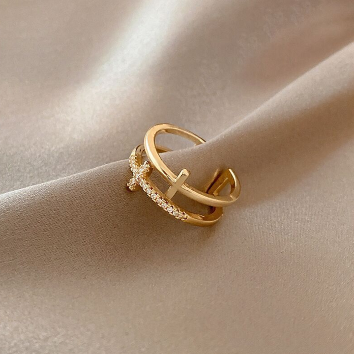 Dame justerbar dobbeltkrydsring i kobber med skinnende zirkon til elegant og meningsfuld brug.