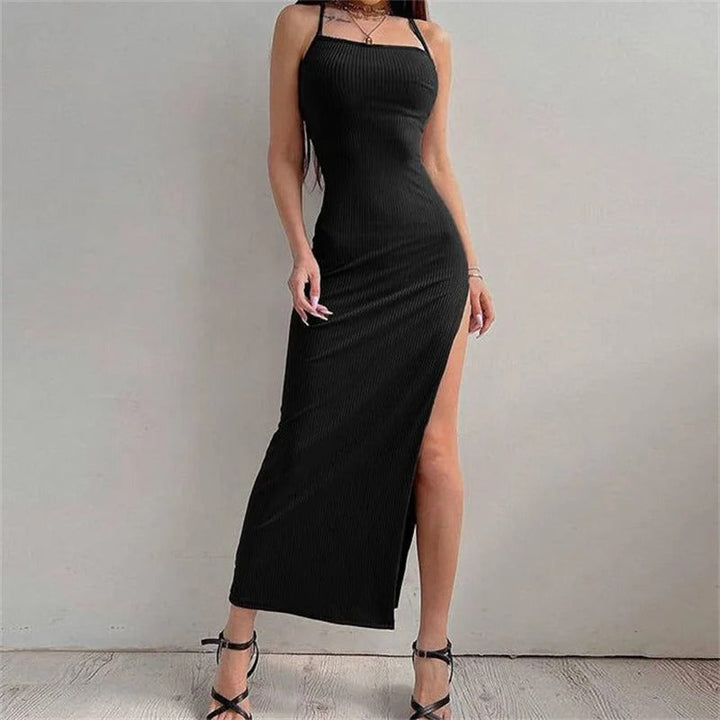 Dame Halter Bodycon Kjole med Åben Ryg, tætsiddende, sort, elegant og dristigt design, velegnet til fester og moderigtige lejligheder