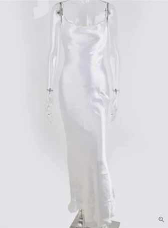 Dame Maxi-kjole med åben ryg, spaghetti-stropper og elegant design, der fremhæver feminin stil.