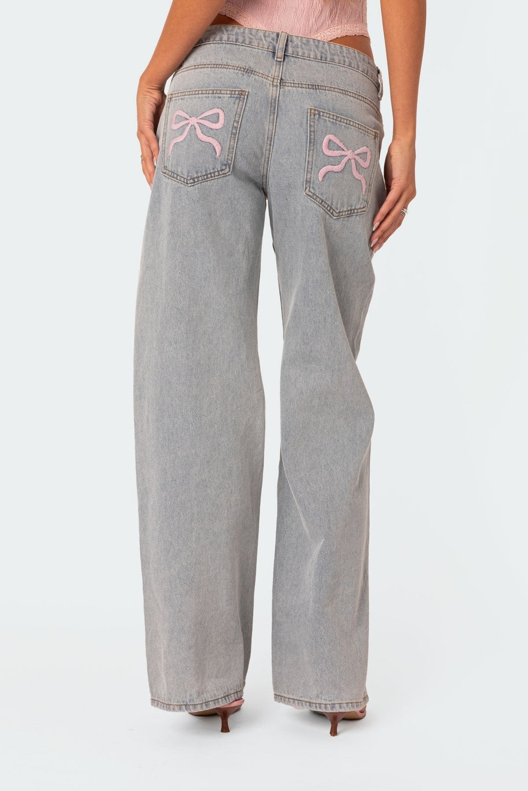Dame blå flared stretch denim jeans, stilfuldt og behageligt snit til hverdagsbrug og aftenbrug, elastisk materiale.