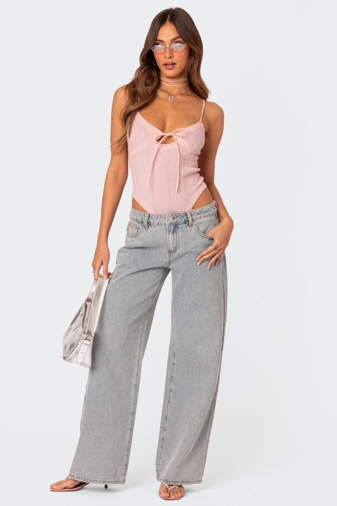 Dame blå flared stretch denim jeans, stilfuldt og behageligt snit til hverdagsbrug og aftenbrug, elastisk materiale.