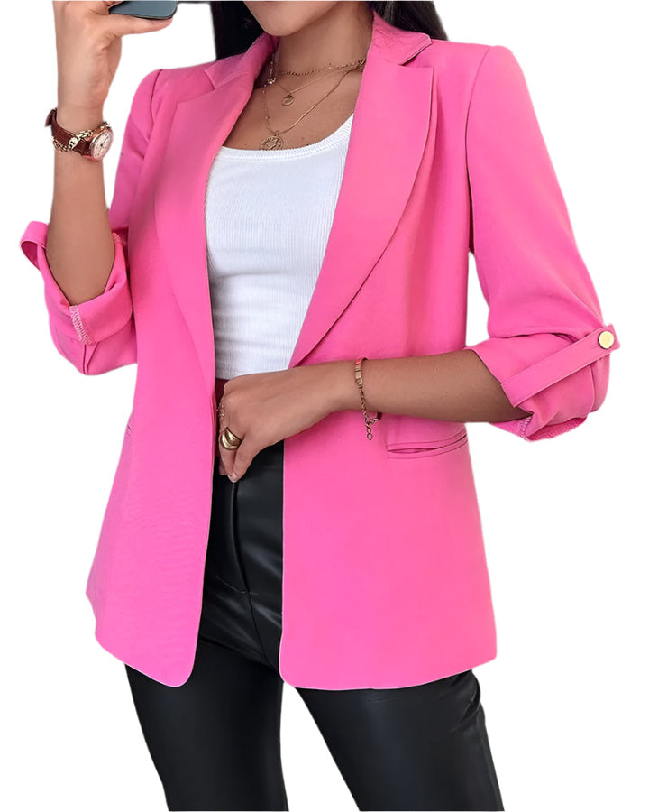 Dame slim-fit blazer, rød farve, åndbart og let materiale, knaplukning, flatterende pasform.