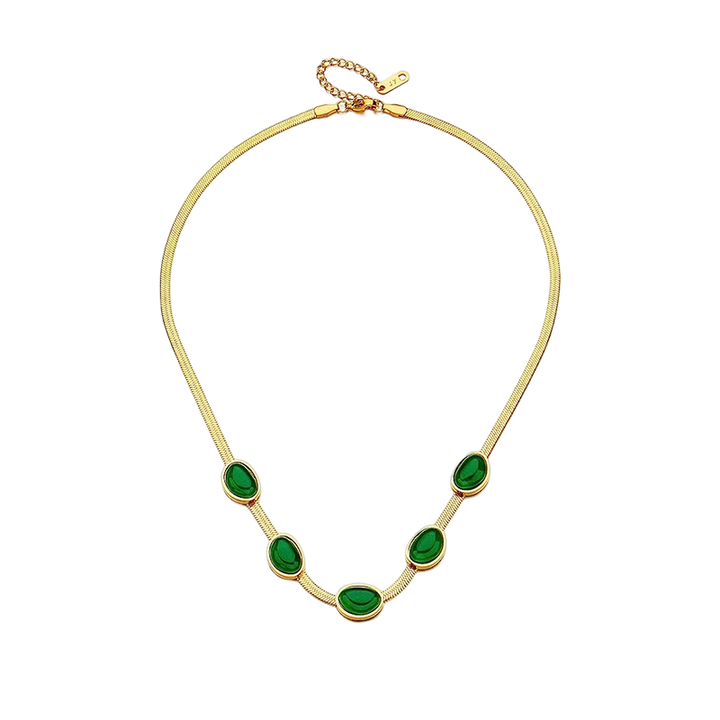 Dame smaragd smykkesæt, grøn nuance, titaniumstål, elegant smykkesæt, delikat kæde, charmerende accessory.