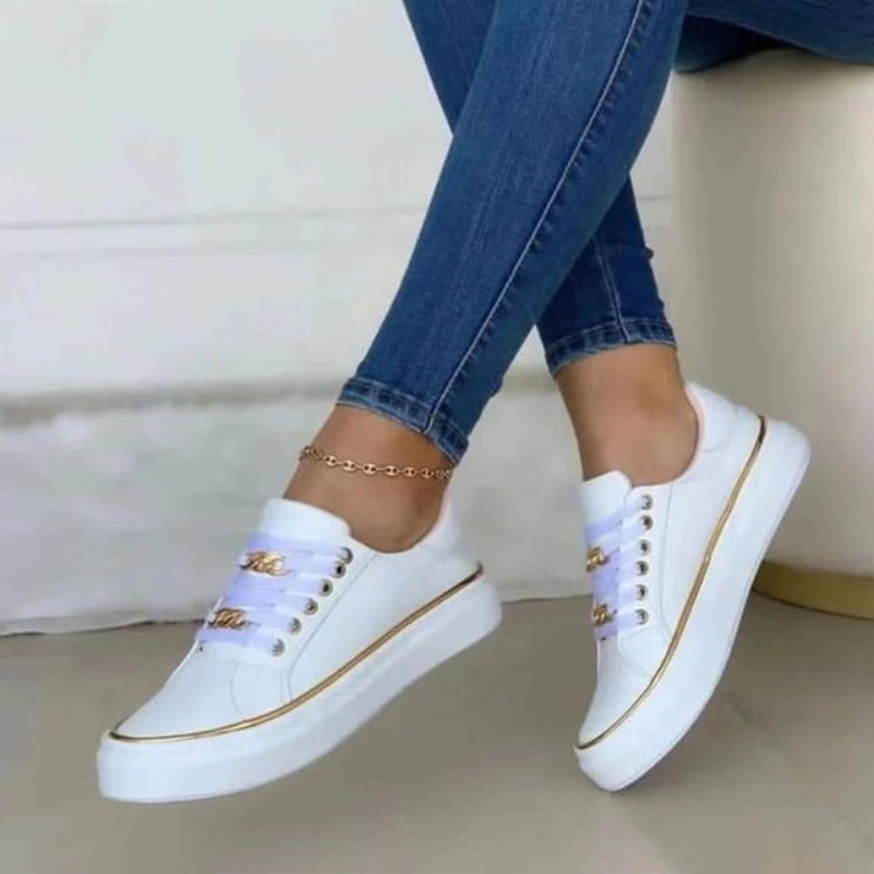 "Naisten sneakerit, hengittävä materiaali, mukava pohja, monivärinen muotoilu, sopii arkeen ja vapaa-aikaan."