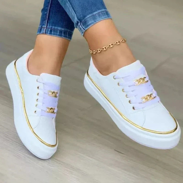 "Naisten sneakerit, hengittävä materiaali, mukava pohja, monivärinen muotoilu, sopii arkeen ja vapaa-aikaan."