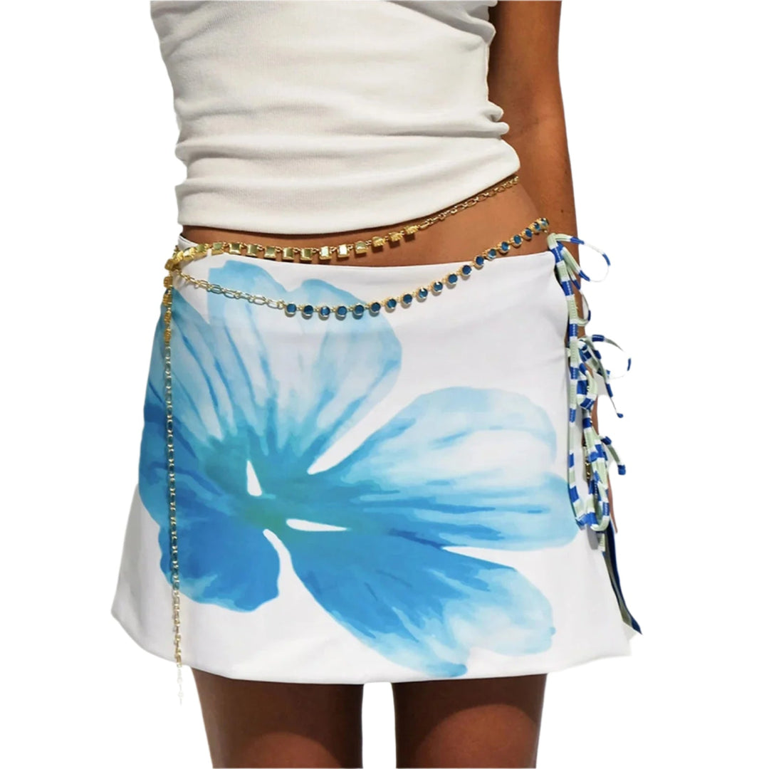Dame bodycon mini-nederdel, lav talje, livlige farver, justerbar snørebånd, sidedelinger.