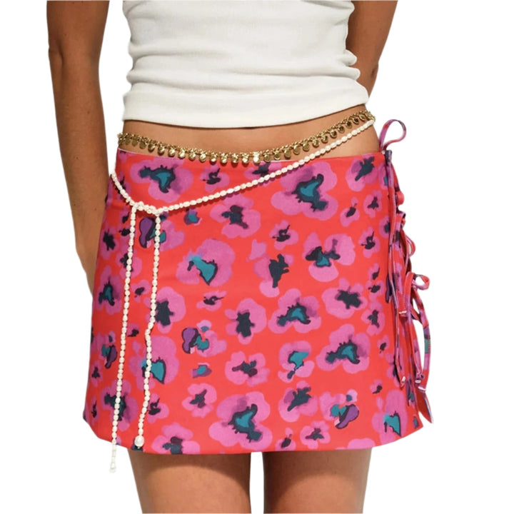Dame bodycon mini-nederdel, lav talje, livlige farver, justerbar snørebånd, sidedelinger.