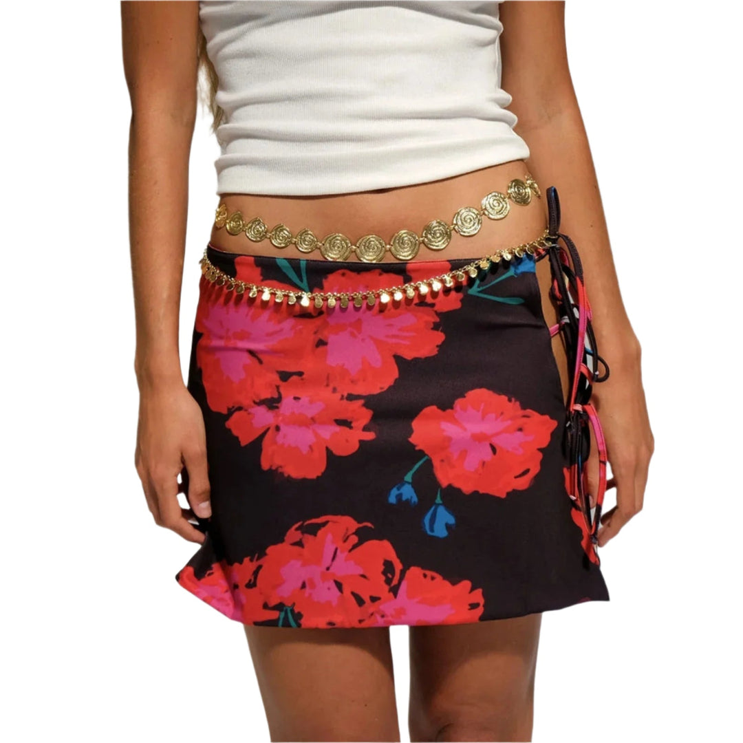 Dame bodycon mini-nederdel, lav talje, livlige farver, justerbar snørebånd, sidedelinger.