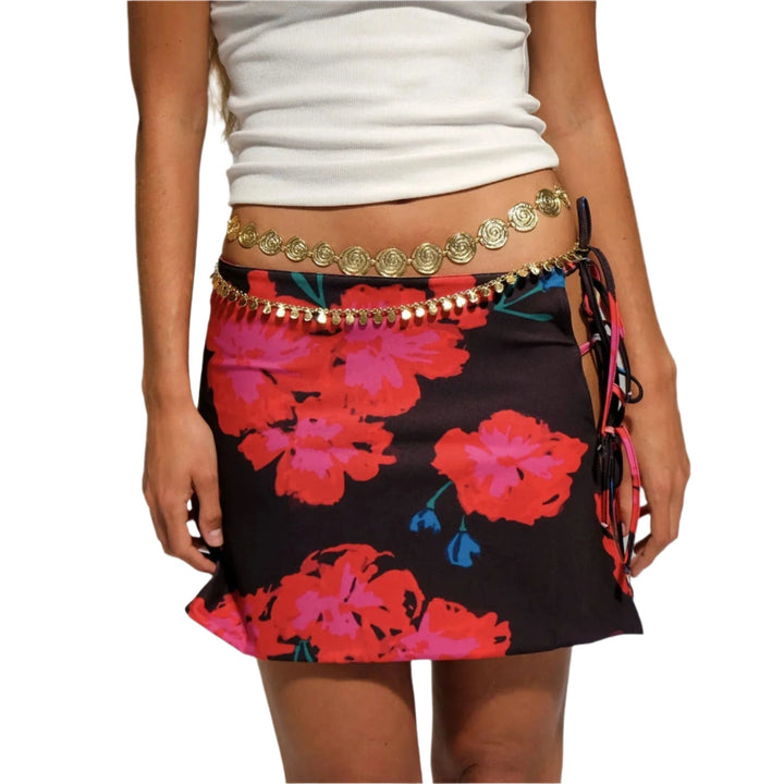 Dame bodycon mini-nederdel, lav talje, livlige farver, justerbar snørebånd, sidedelinger.