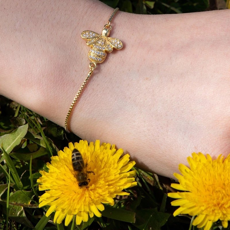 Dame sterling sølv bi armbånd med zirkon, elegant design, reflekterer sollys, justerbar stil.