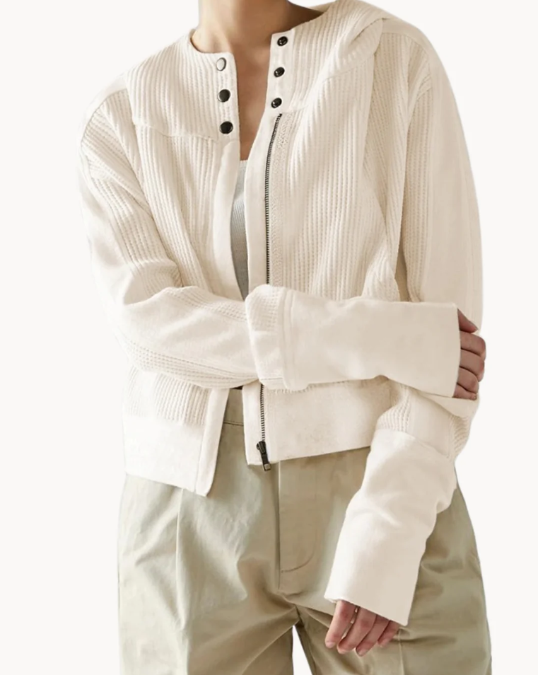 Dame vinterjakke med moderne snit og elegante detaljer, tilgængelig i blå, grøn, sort, lilla, beige og brun.