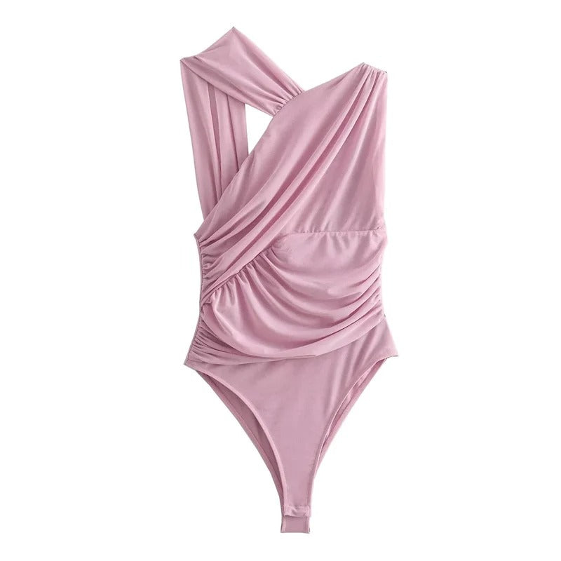Dame off-shoulder tylstop, let tylstof, off-shoulder design, fremhæver skuldrene.
