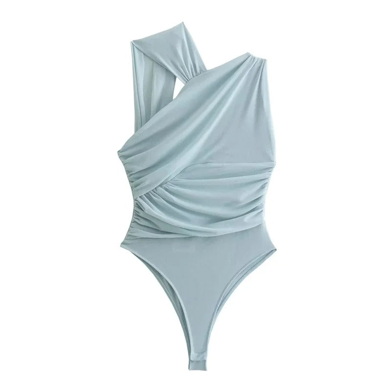 Dame off-shoulder tylstop, let tylstof, off-shoulder design, fremhæver skuldrene.