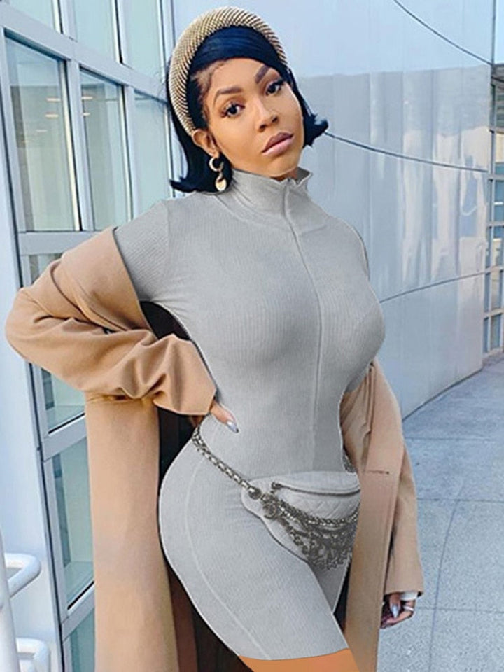 Dame elegant bodycon jumpsuit, fremhæver former og passer til fest, fås i mange farver og ærmelængder.