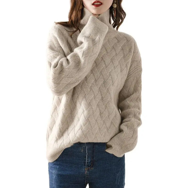 Dame elegant strikket trøje, blød og varm beige farve, ideel til kolde dage.