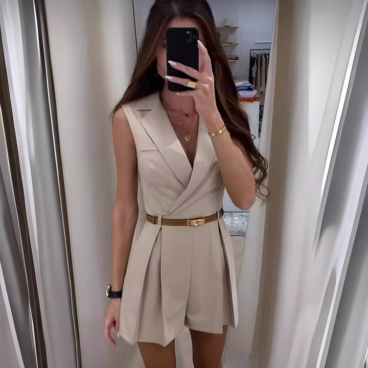 Dameærmeløs jumpsuit med V-udskæring, elegant snit og kvalitetsstof
