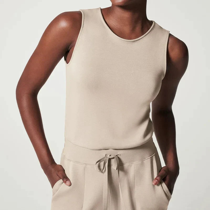 Dame jumpsuit, stilfuldt, blødt stof, lange brede ben, åndbar, alsidigt design, sidder flot.