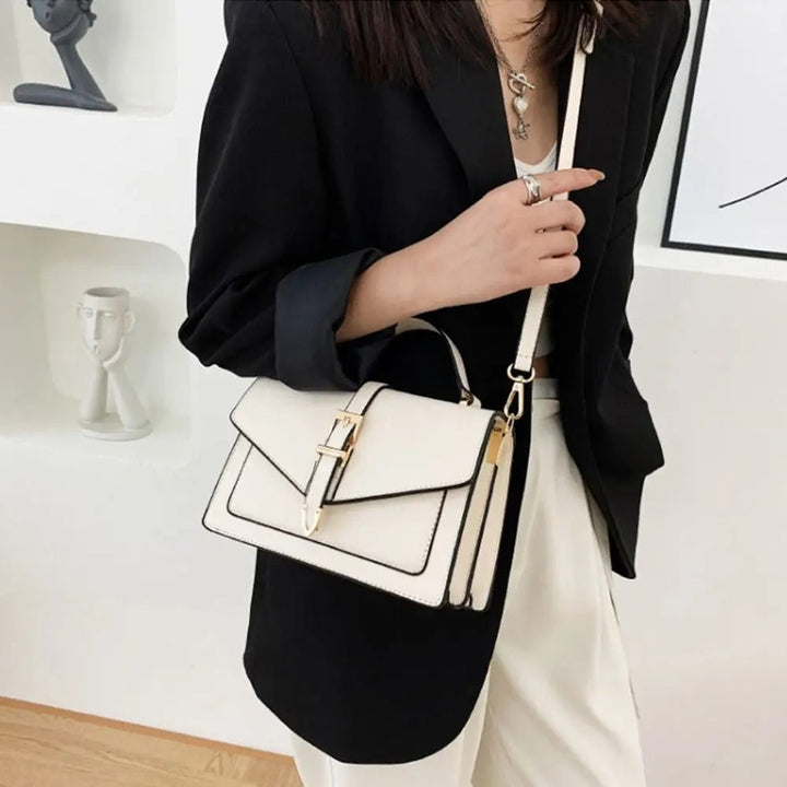 Dametaske Elegant Tote Skuldertaske med Justerbare Stropper, minimalistisk design, rummelig indvendig, Hvid farve