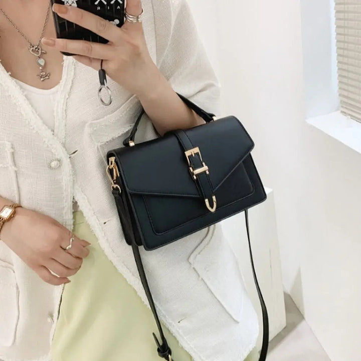 Dametaske Elegant Tote Skuldertaske med Justerbare Stropper, minimalistisk design, rummelig indvendig, Hvid farve