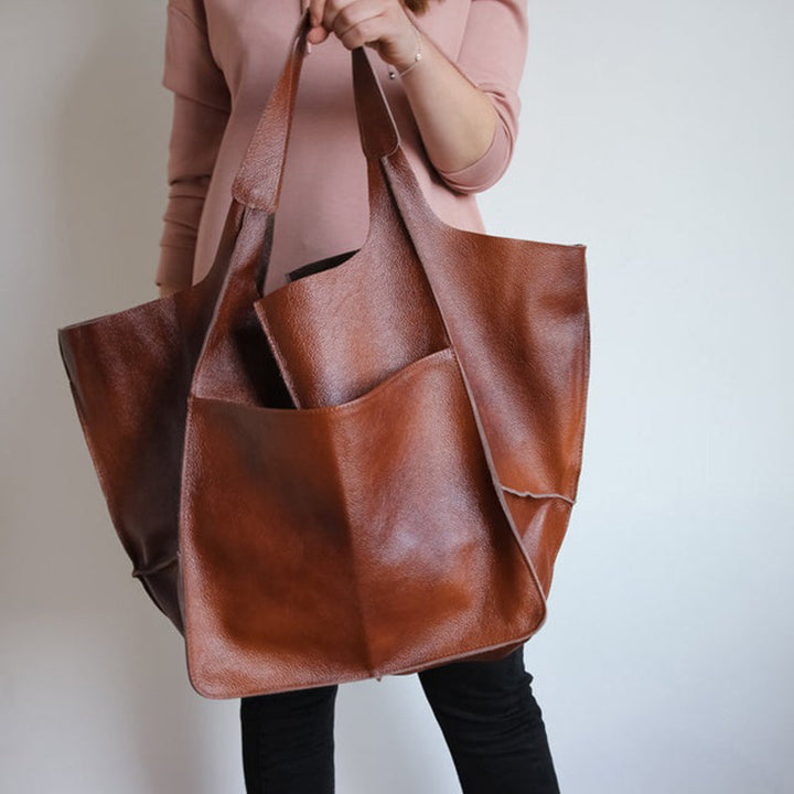 Dame elegant oversize skuldertaske i sort kunstlæder, passer til fest eller hverdag. Elegant tilbehør til damemode.