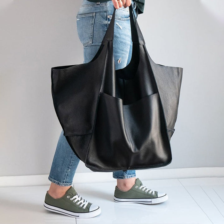 Dame elegant oversize skuldertaske i sort kunstlæder, passer til fest eller hverdag. Elegant tilbehør til damemode.