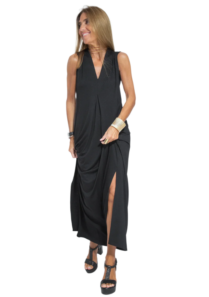 Dame elegant lang sommerkjole og vest, elegant design, let materiale, fremhæver femininitet, velegnet til sommer.