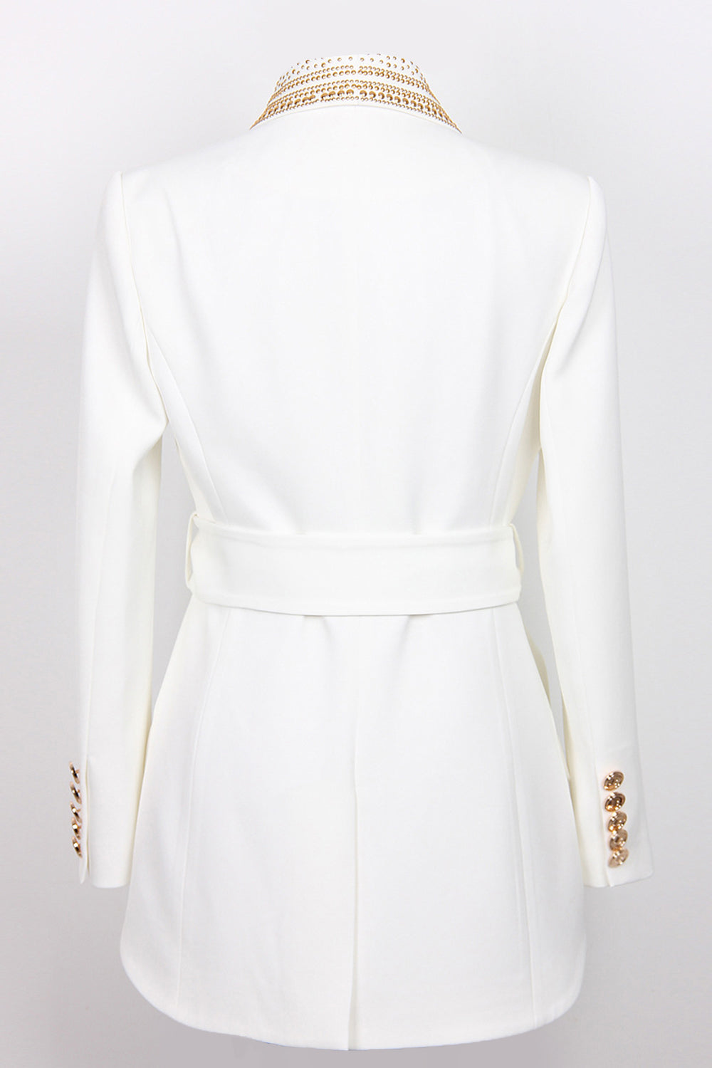 Dame hvid luksusblazer med gulddetaljer, dobbeltspænde design og taljefremhævende bælte, elegant look.