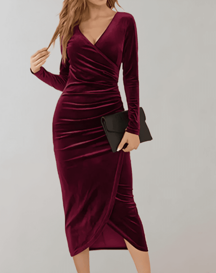 Dame midi bodycon kjole i velour, flatterende snit, elegant og feminin aftenkjole.