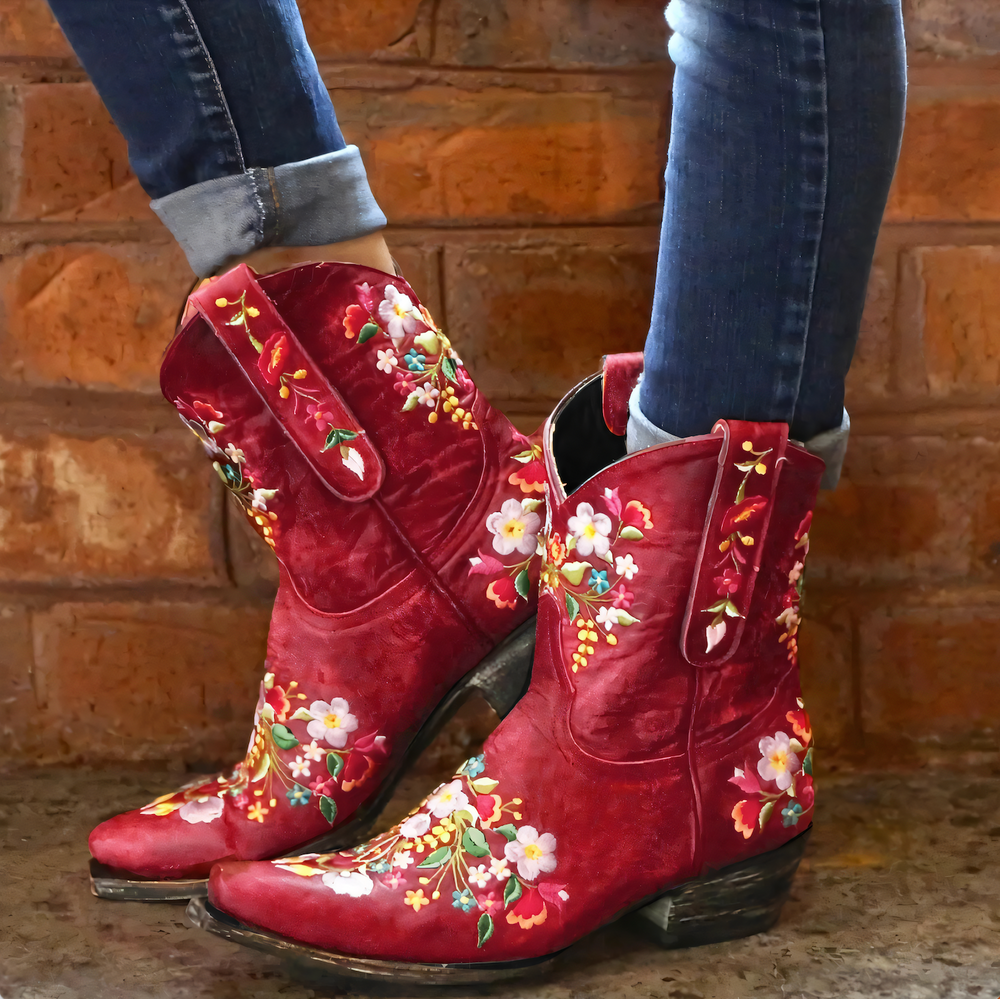 "Naisten vintage cowgirl-saappaat, keinonahka, säänkestävä, etunäkymä, tukeva pohja, pehmeä sisävuori, ruskea sävy."