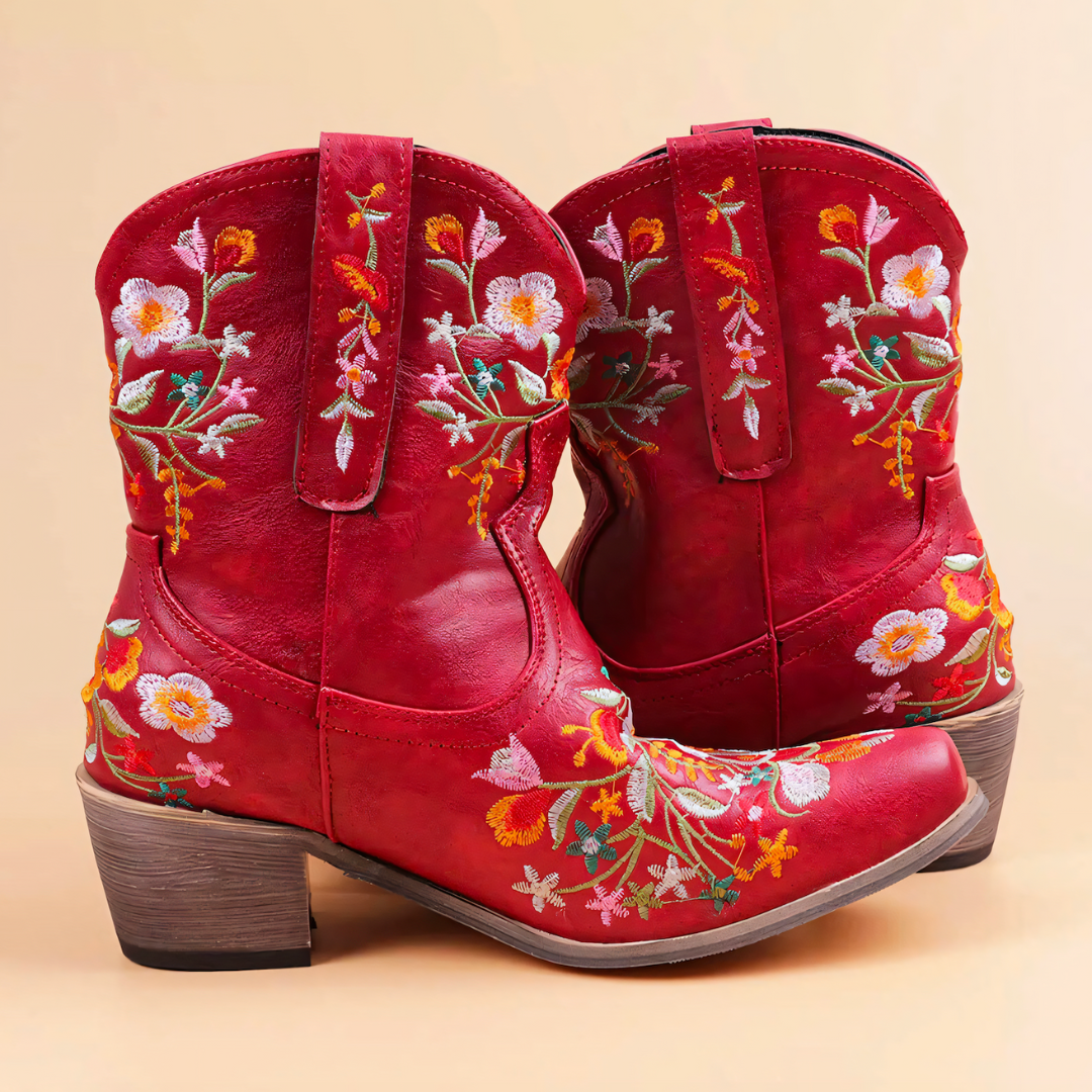 "Naisten vintage cowgirl-saappaat, keinonahka, säänkestävä, etunäkymä, tukeva pohja, pehmeä sisävuori, ruskea sävy."