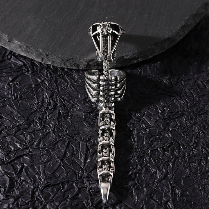 Dame vintage skorpion ring, justerbar, zinklegering, skinnende overflade, dynamisk halebevægelse, iøjnefaldende.