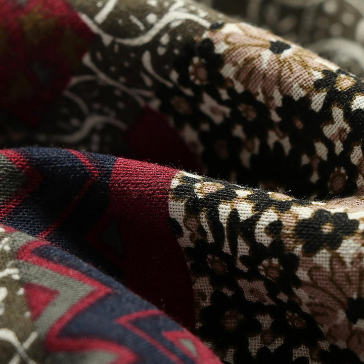 "Naisten vintage-hupullinen pitkä fleecetakki, romanttinen kuosi, tilava huppu, lämpimän hämärän ruskea sävy."