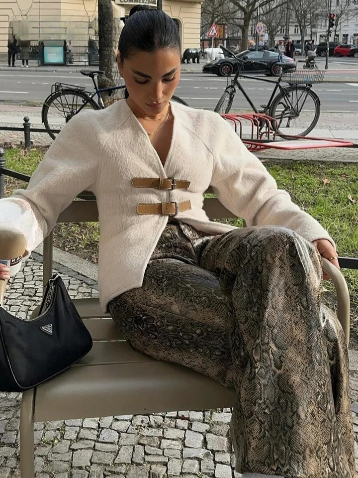 Naisten vintage-villatakki, nahkasolki, harmaa, ajaton tyyli, erinomainen lämpö, S-koko, rinnan ympärys 90 cm, pituus 70 cm.