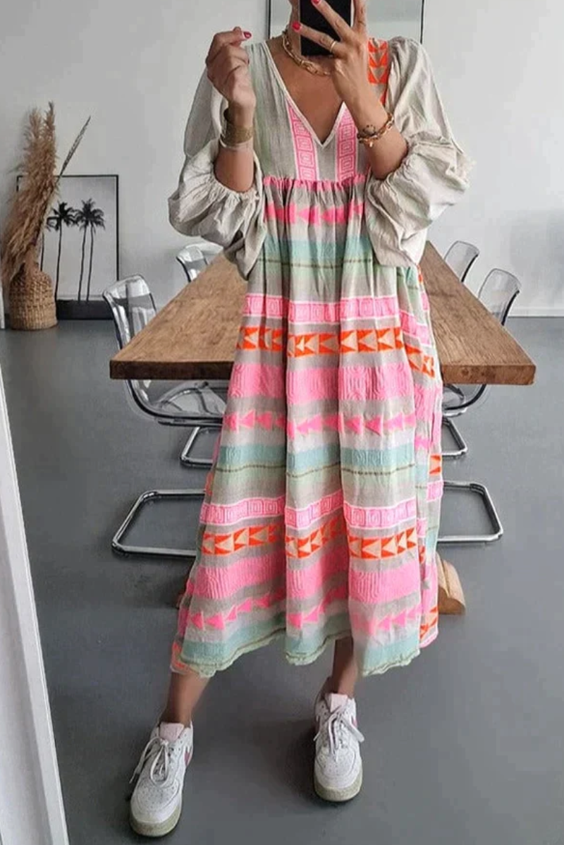 Dame sommerkjole i farverig, let, åndbar, levende farver, egnet til sommerbegivenheder, afslappet og festlig look