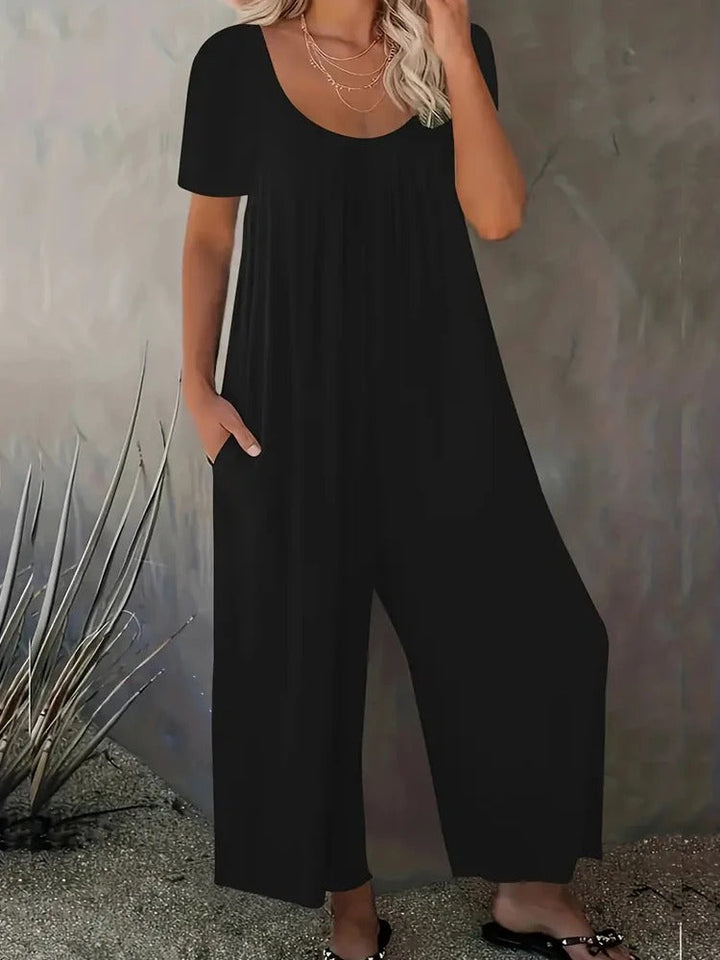 Dame ensfarvet rund hals jumpsuit, sommer, bred ben, korte ærmer, sidelommer, let stof.