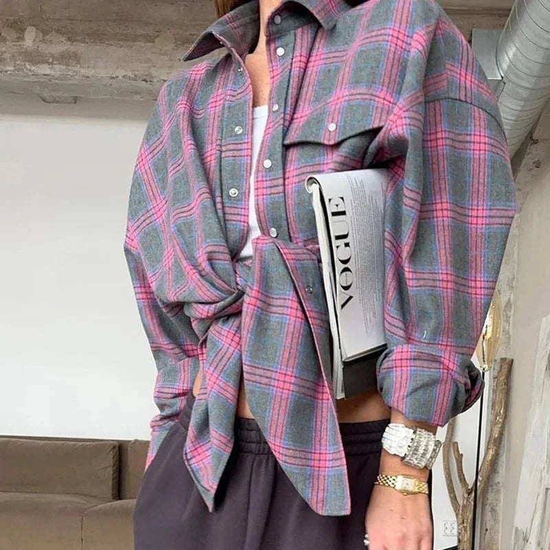 Dame oversized ternet langærmet skjorte, klassisk rød-hvidt ternet mønster, oversized og afslappet pasform